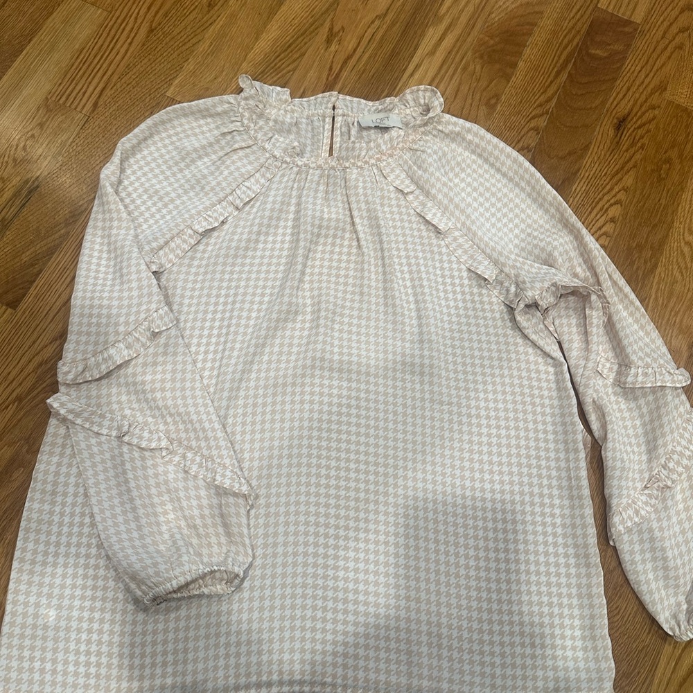LOFT Cream and White Houndstooth Blouse